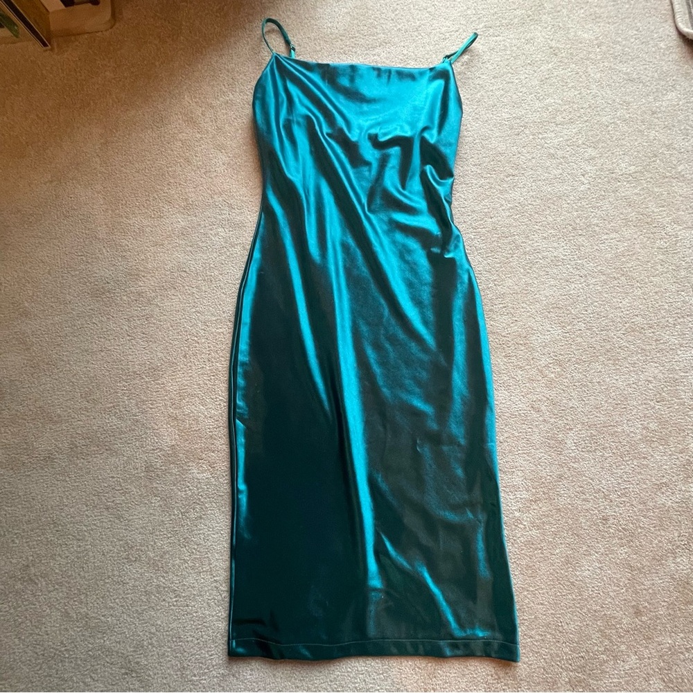 xxxiticat sleeveless spaghetti strap satin cowl neck midi dress